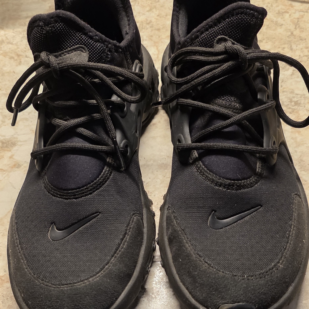 Nike Men's Black Sneakers - Picture 2 of 7